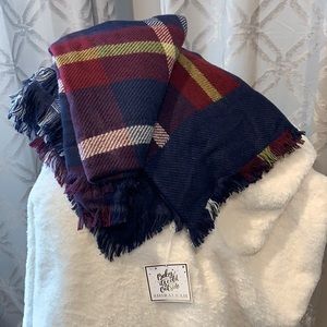 NWT: Shiraleah Chicago Blanket Scarf